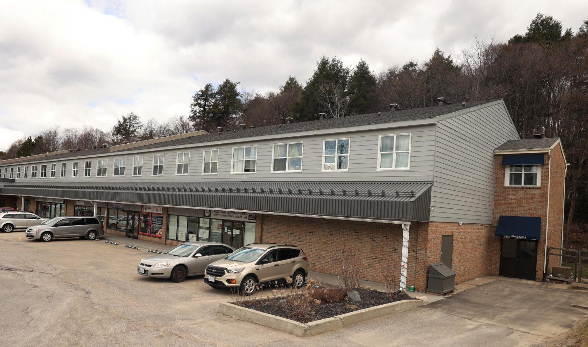 Paris Plaza Daire Elliot Lake Dış mekan fotoğraf