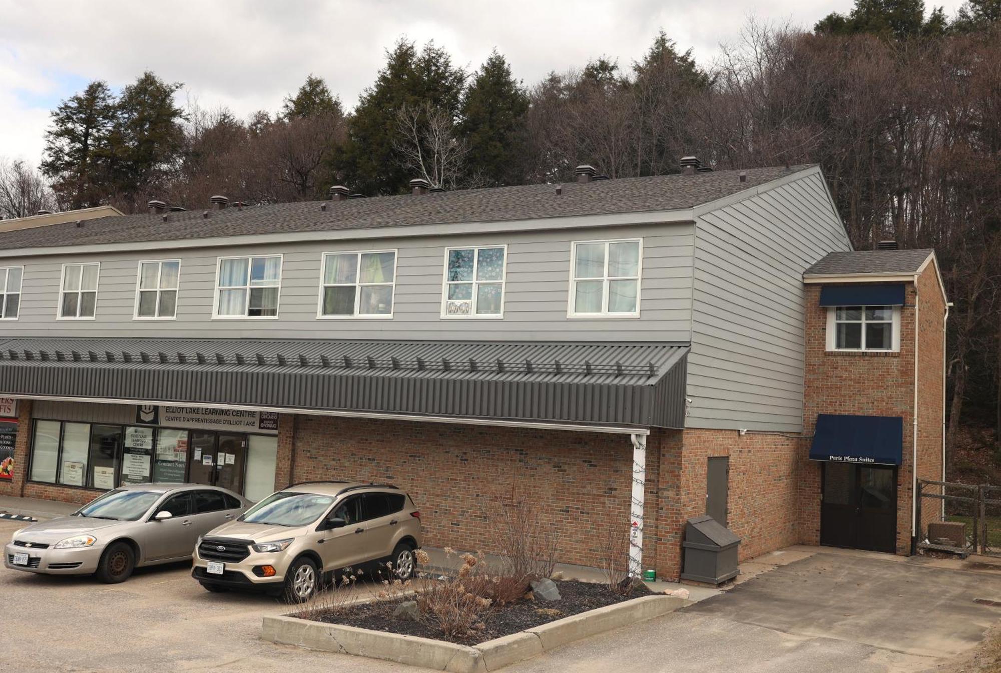 Paris Plaza Daire Elliot Lake Dış mekan fotoğraf